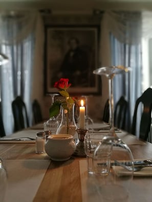 Lunch and dinner served - Wärdshuset Gammel Tammen (Osterbybruk)