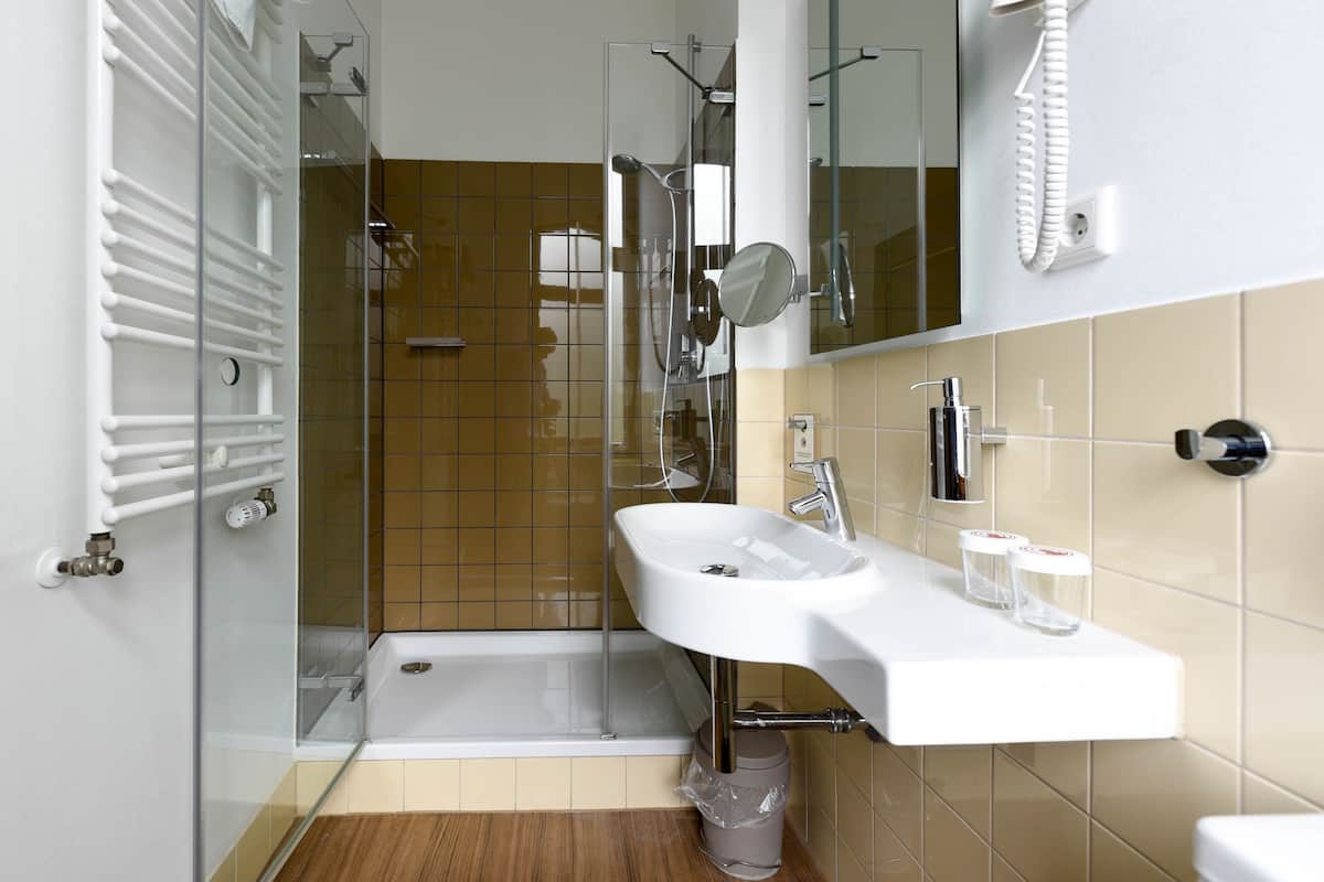 double or twin room | bathroom | shower, free toiletries, hair dryer, towels