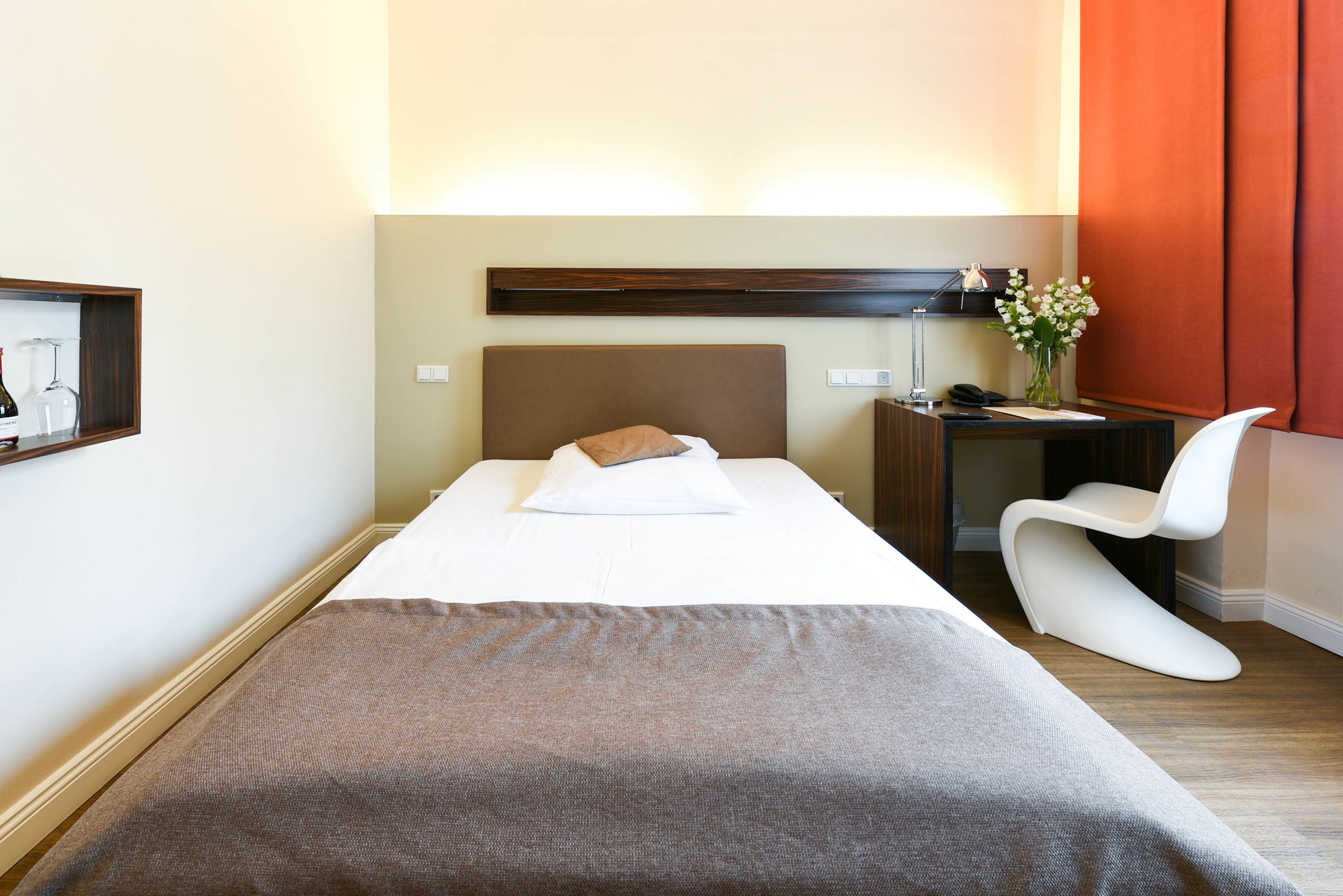 single room | living area | lcd tv