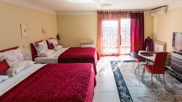 Executive Studio, River View | Hypo-allergenic bedding, minibar, in-room safe, desk