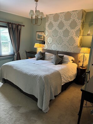 Superior Double or Twin Room | Egyptian cotton sheets, premium bedding, Select Comfort beds - Lorne House (Corsham)