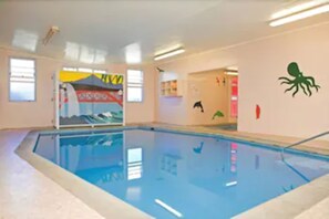 Indoor pool, sun loungers