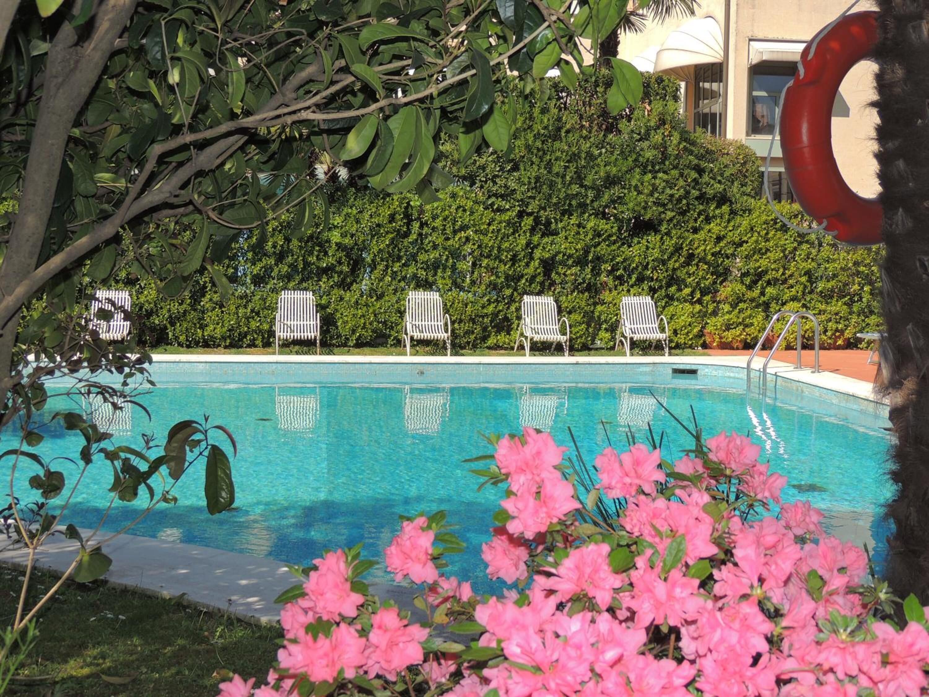 outdoor pool, open 9:30 am to 7:00 pm, pool umbrellas, pool loungers