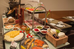 Daily buffet breakfast (PLN 60 per person)