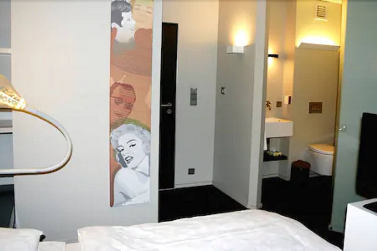 Double Room | Minibar, soundproofing, cribs (free), WiFi (free)