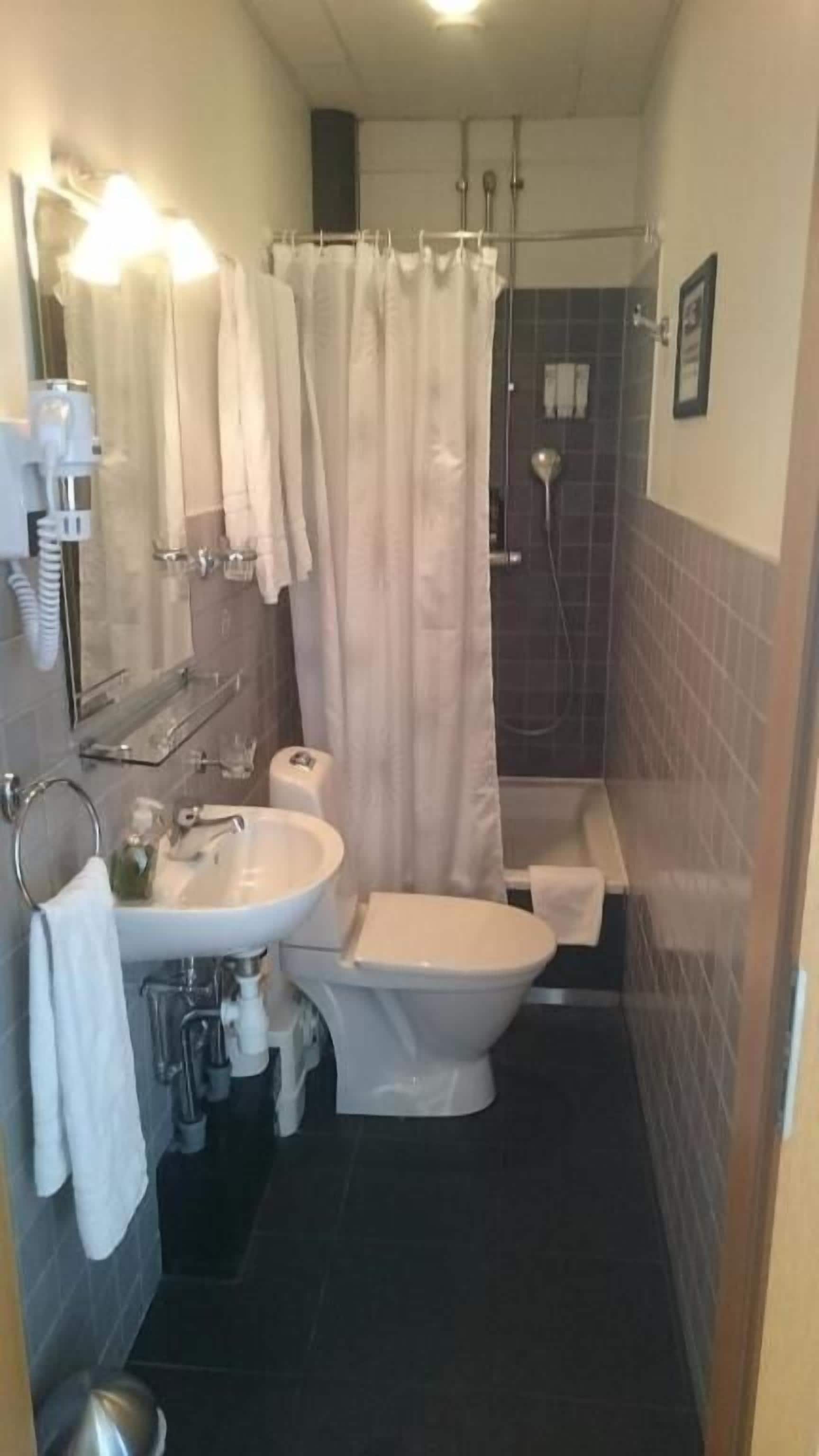 101 Guesthouse Hotel