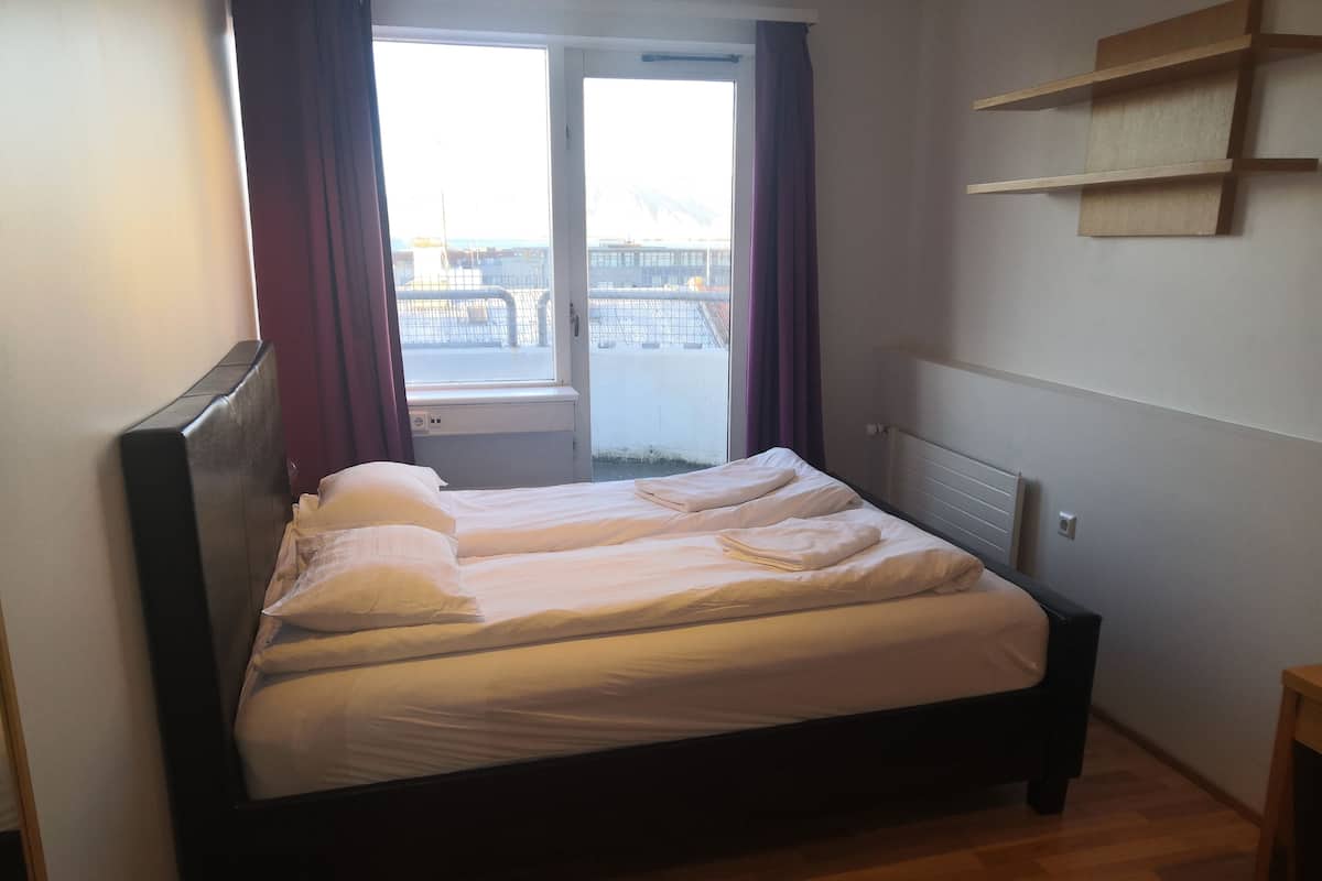 Standard Double Room, 1 Queen Bed, Balcony, Sea View | Desk, soundproofing, free WiFi, bed sheets