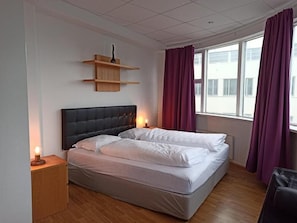 Desk, soundproofing, free WiFi, bed sheets - 101 Guesthouse Hotel (Reykjavik)