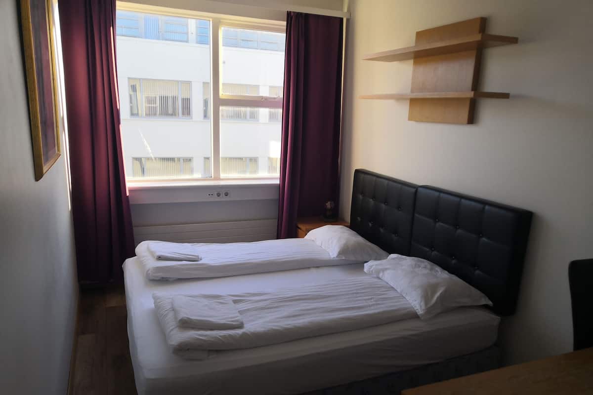 Standard Double Room, 1 Queen Bed, Private Bathroom, City View | Desk, soundproofing, free WiFi, bed sheets