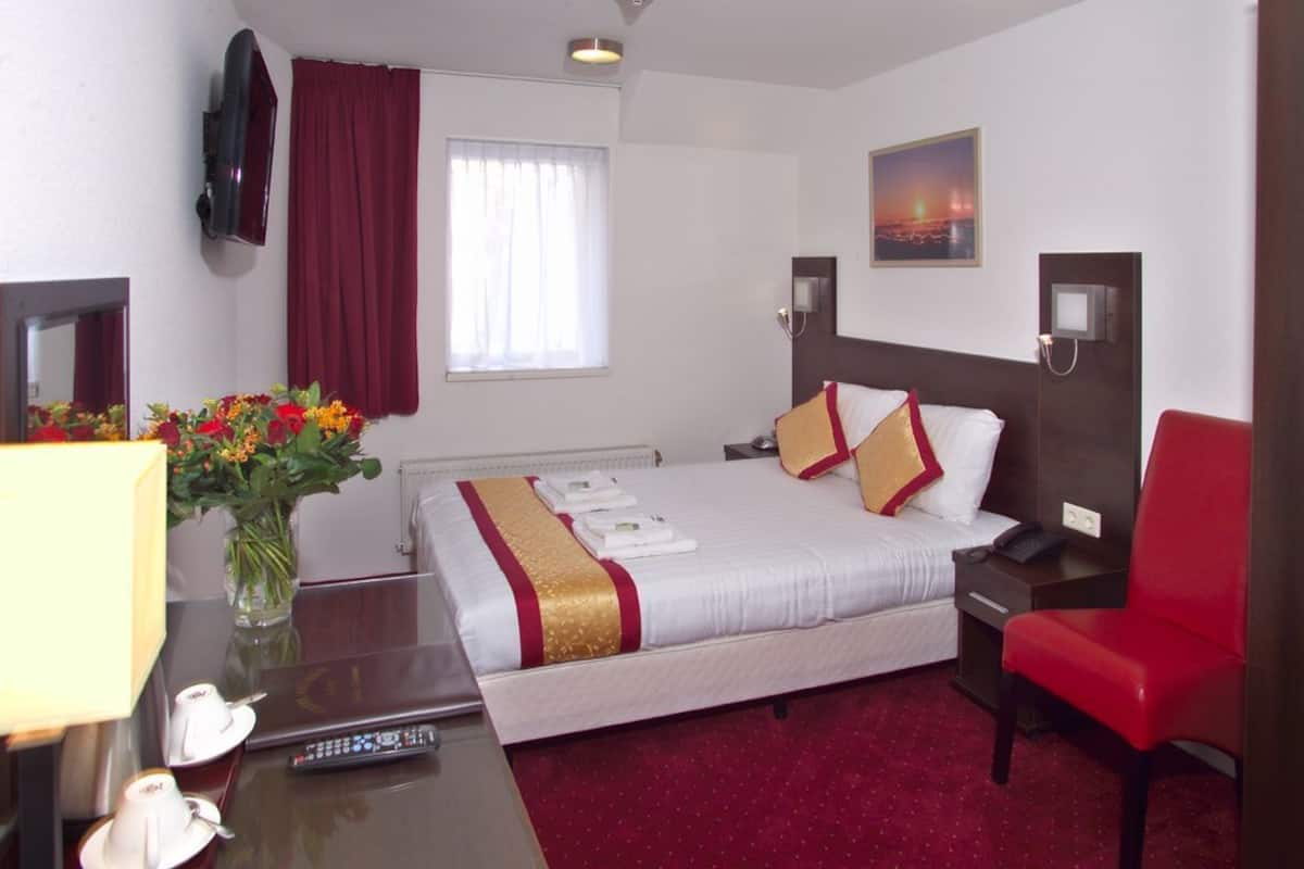 Basic Twin Room, 2 Twin Beds | In-room safe, desk, blackout drapes, iron/ironing board (on request)