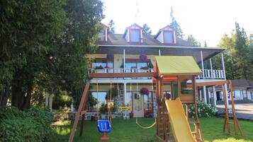 Children's play area - outdoor