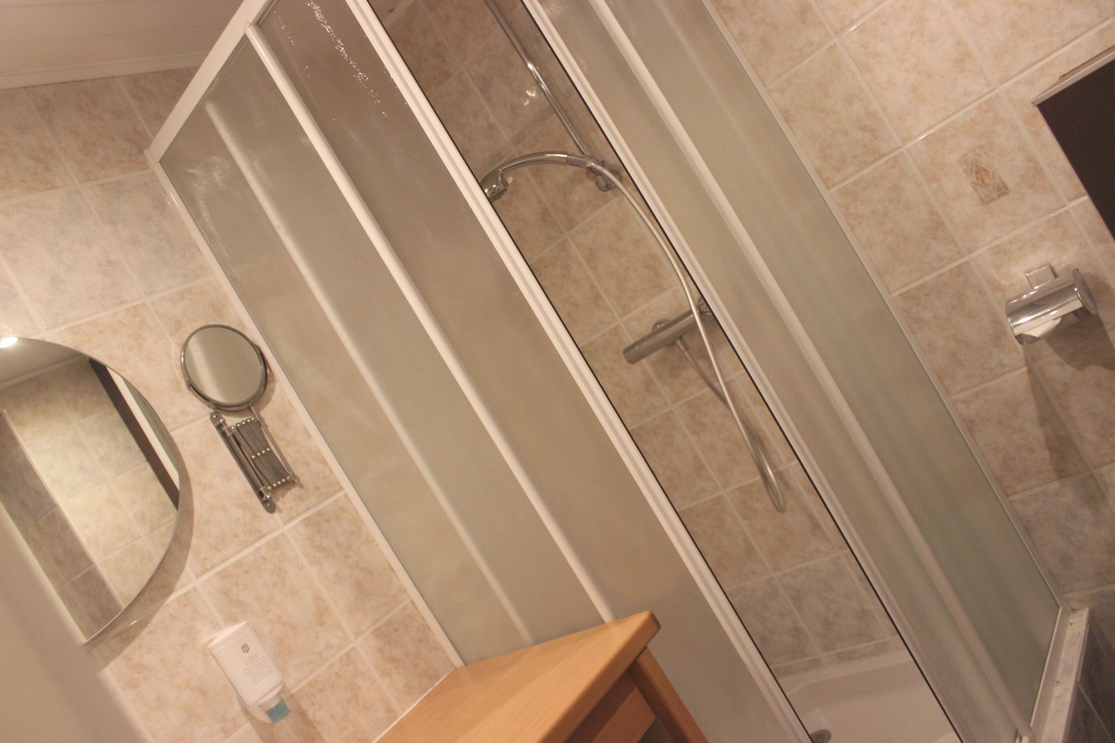 family triple room | bathroom | free toiletries, hair dryer, towels