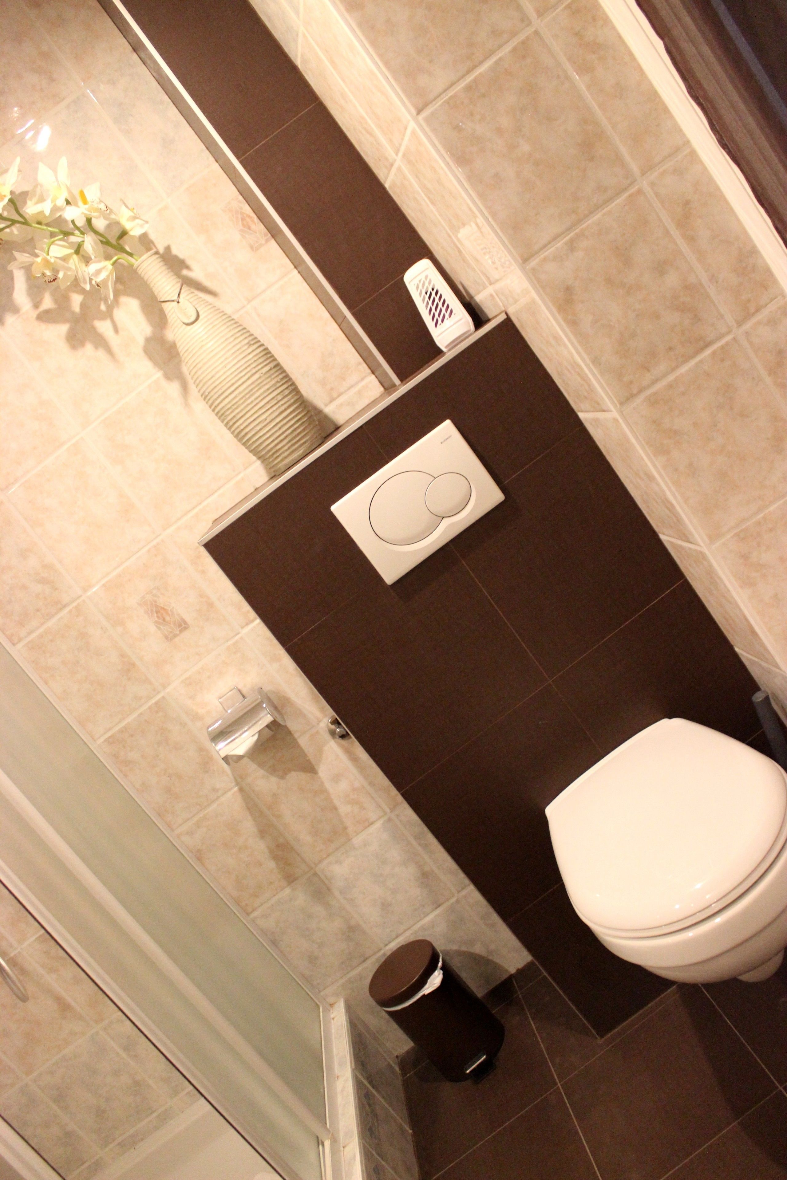 family triple room | bathroom | free toiletries, hair dryer, towels