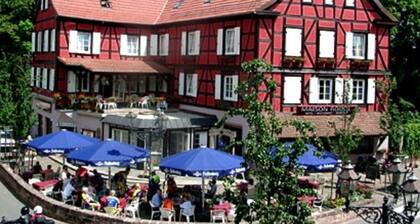 HĂŽtel La Maison Rouge