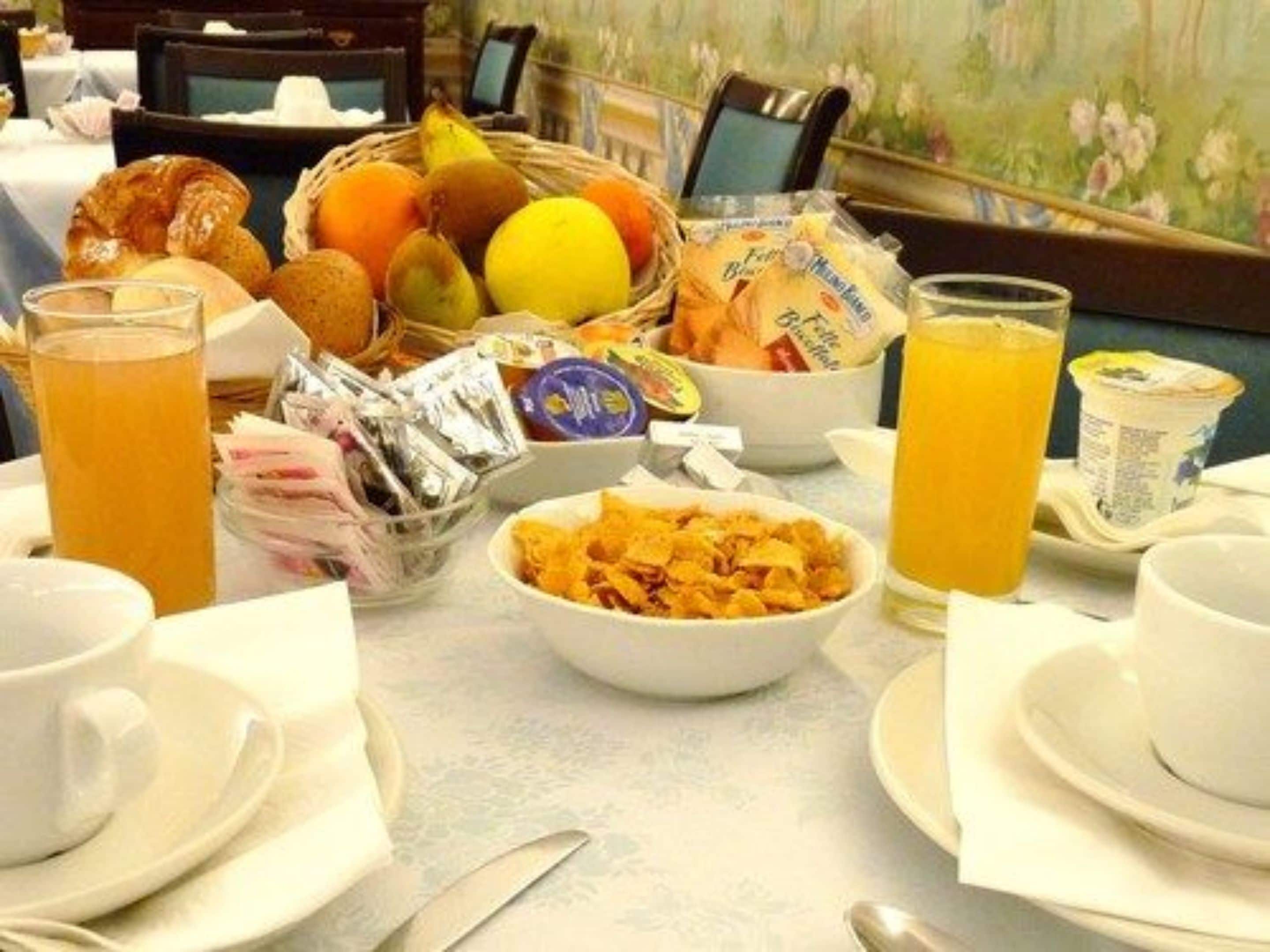 Desayuno continental gratuito y diario