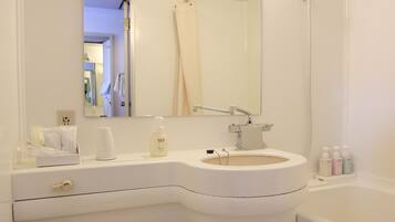 Combined shower/tub, deep soaking tub, rainfall showerhead