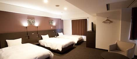 Triple Room, Non Smoking | Premium bedding, down duvets, desk, blackout curtains