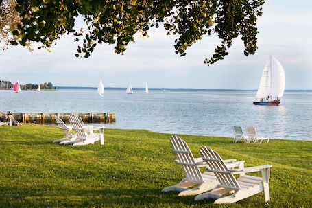 Parco della struttura. Sandaway Suites & Beach