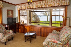 Living area - Sandaway Suites & Beach (Oxford)