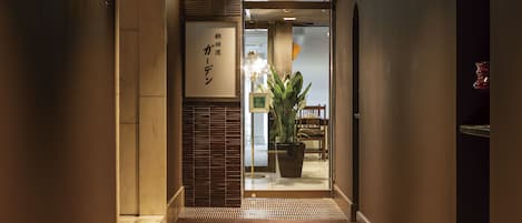 4 restaurants servant le petit déjeuner, spécialités Cuisine japonaise