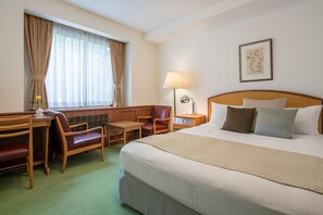 Minibar, skrivebord, strygejern/strygebræt, gratis Wi-Fi