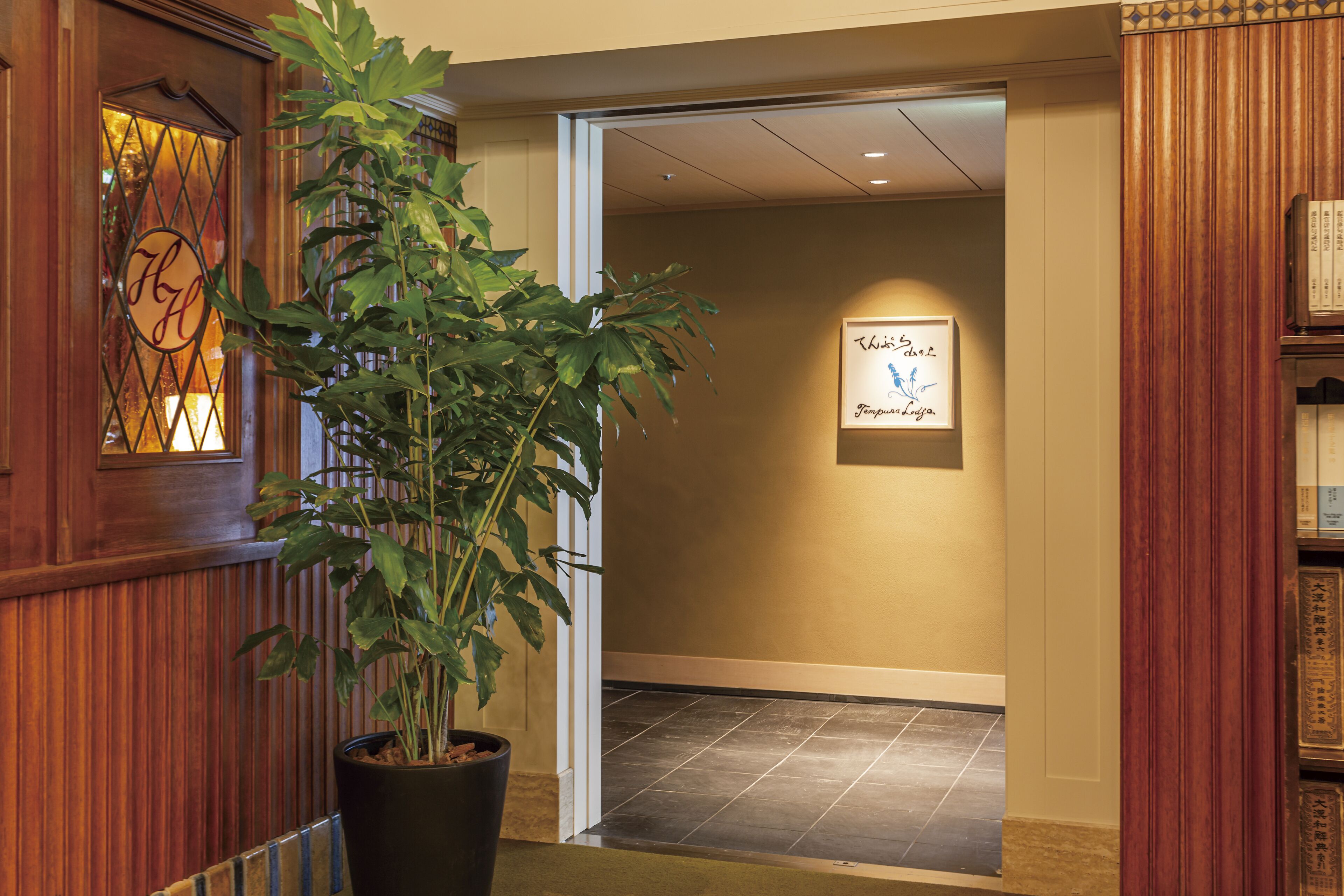 4 restaurants, breakfast, lunch, dinner served; japanese cuisine