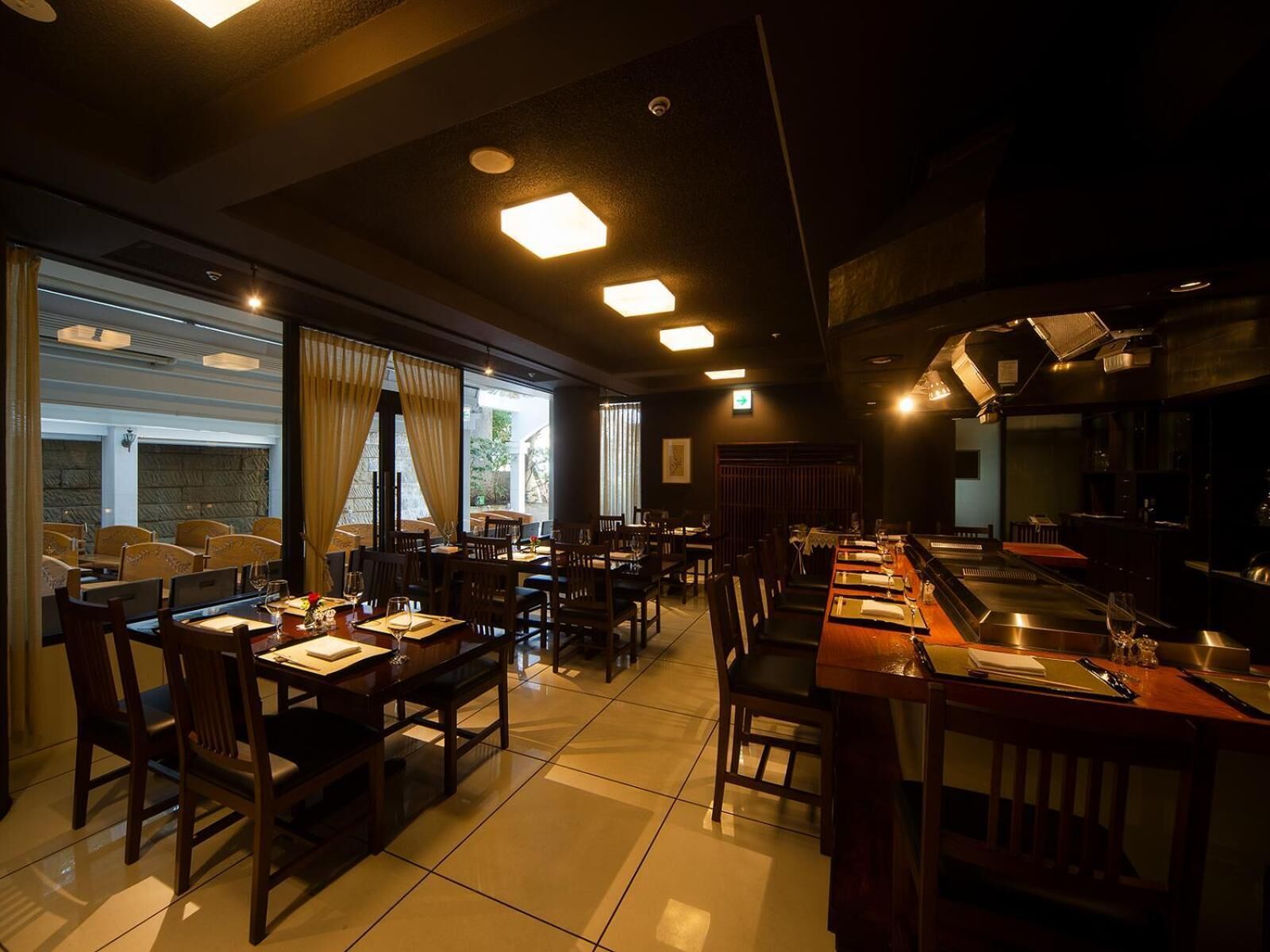 4 restaurants, breakfast, lunch, dinner served; japanese cuisine