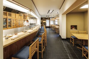4 restaurants, breakfast, lunch, dinner served; Japanese cuisine - Hilltop Hotel (Tokyo)