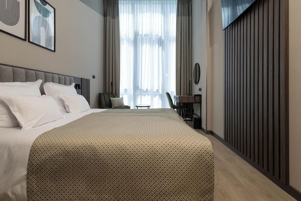Double or Twin Room | Egyptian cotton sheets, premium bedding, Select Comfort beds, minibar