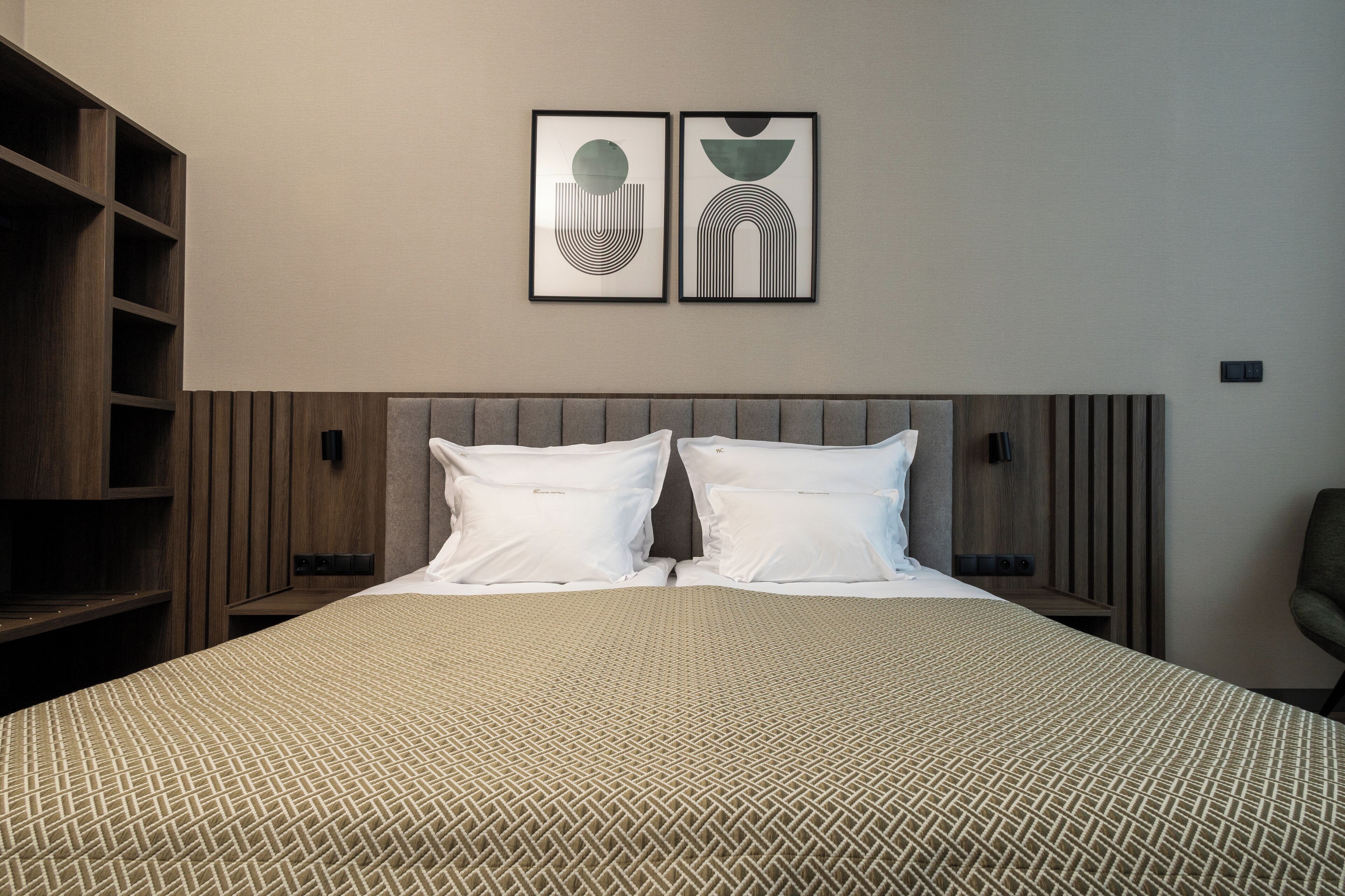 1 bedroom, egyptian cotton sheets, premium bedding, select comfort beds