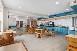 Free daily buffet breakfast  - Country Inn & Suites by Radisson, Bowling Green, KY (Bowling Green)