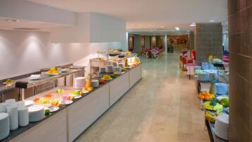 2 restaurants, breakfast served