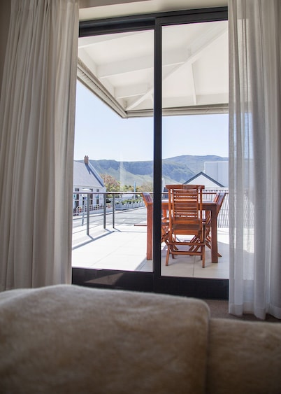 Marine Square Luxury Holiday Suites - Apartments