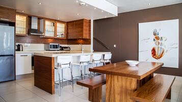 Appartement Standard, 3 chambres | Coin séjour | Télévision, lecteur de DVD