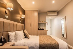 Premium Queen Suite | Desk, laptop workspace, soundproofing, iron/ironing board - The Waverley International Hotel (Glen Waverley)
