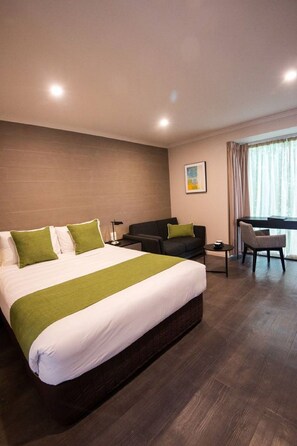 Bureau, espace de travail pour ordinateur portable