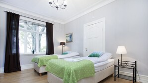 Standard Double or Twin Room | Free WiFi - Skolabru Guesthouse (Reykjavik)