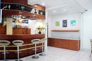 فطور أوروبي مجانًا يوميًا