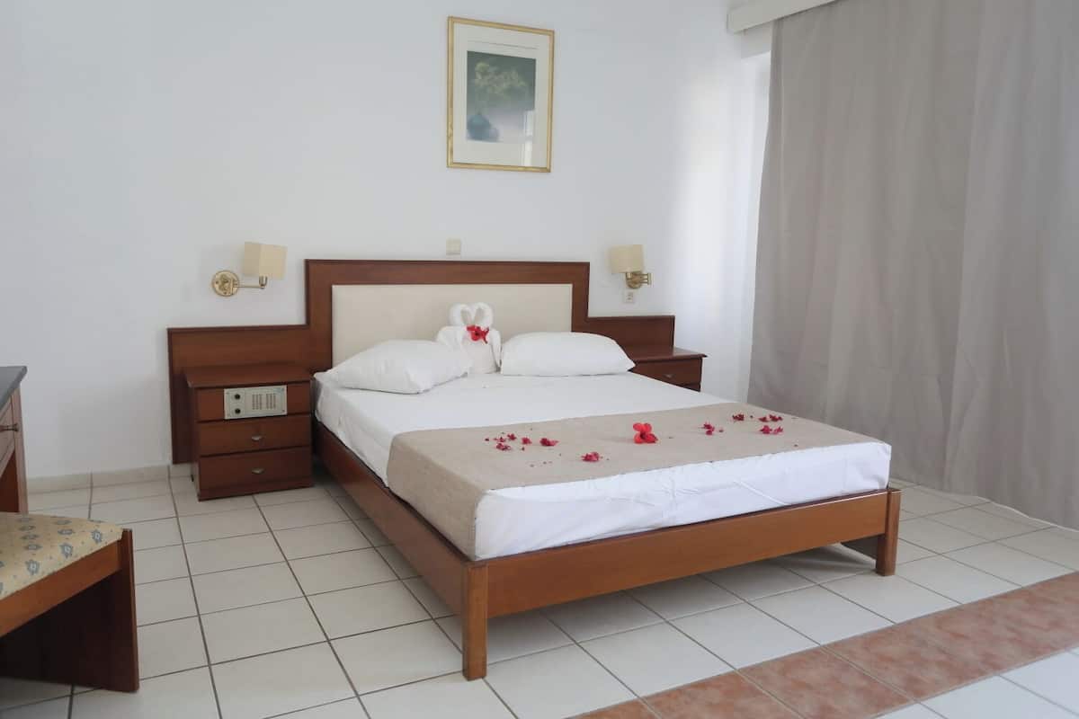 Economy Double Room Side Sea View