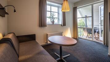 Garden Suite Top Floor | Minibar, skrivebord, blendingsgardiner og wi-fi (inkludert)