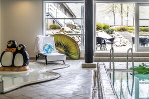 Indoor pool, open 7:00 AM to 10:00 PM, sun loungers - The Lodge Billund (Billund)