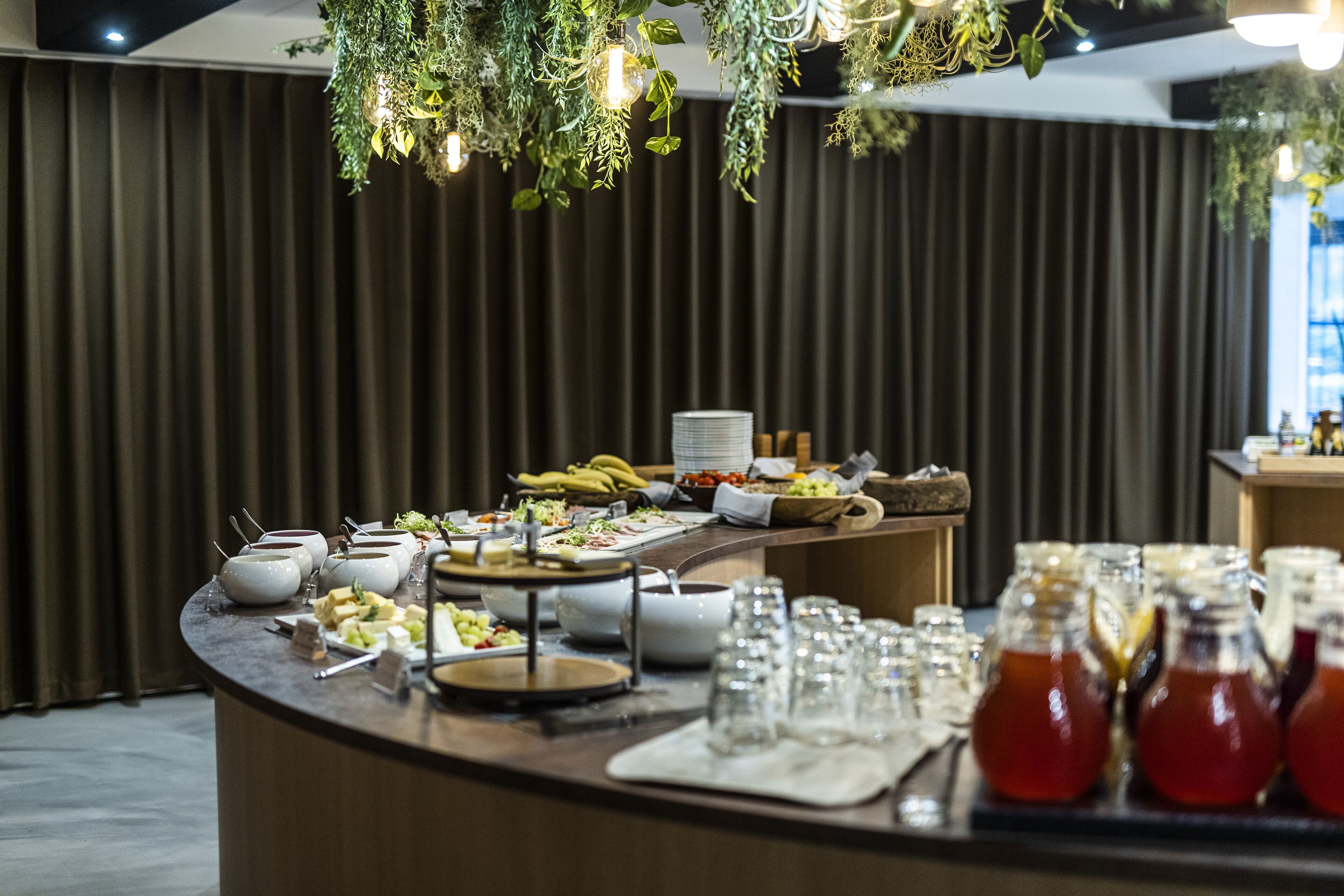 daily buffet breakfast for a fee