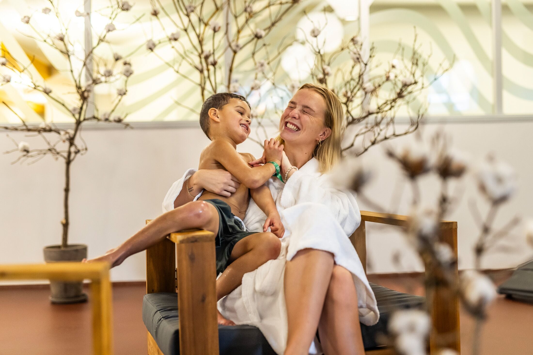 indoor pool, open 7:00 am to 10:00 pm, pool loungers