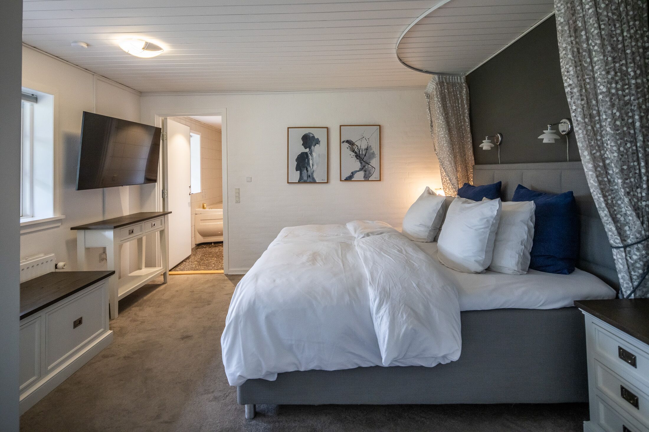 Courtyard Suite Terrace | Minibar, escritorio, cortinas blackout y wifi gratis 