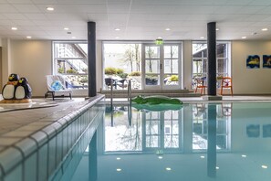 Indoor pool, open 7:00 AM to 10:00 PM, pool loungers - The Lodge Billund (Billund)