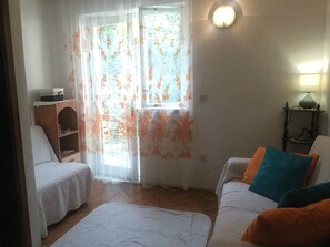 Apartment, 1 Double Bed | Living area