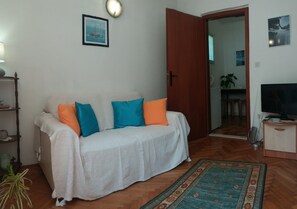 Apartment for 2 people | Área de sala de estar | Televisión de pantalla plana 