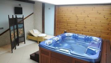 Indoor spa tub