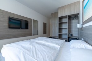 Minibar, in-room safe, desk, free WiFi