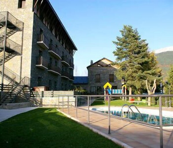 Seasonal outdoor pool